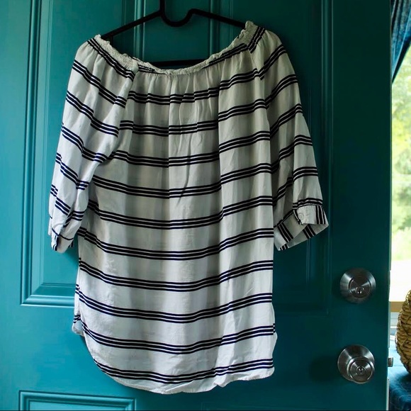 Off-the-Shoulder Striped Blouse - Picture 2 of 4
